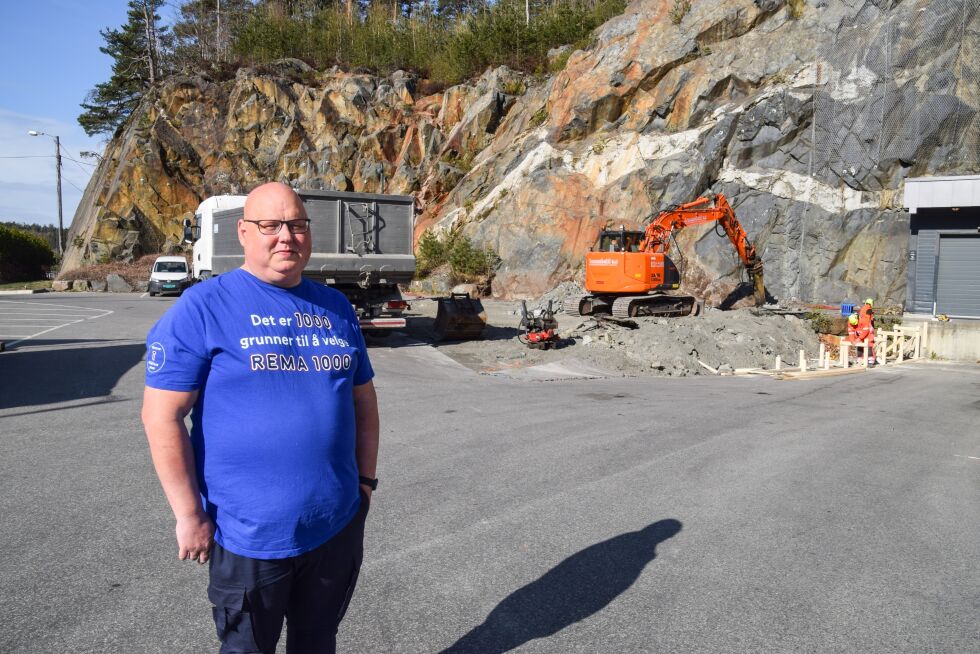 BYGGING: Kjøpmann Leif Normann Johansen ser frem til at utvidelse av butikken blir ferdig. FOTO: RAYMOND ANDRE MARTINSEN