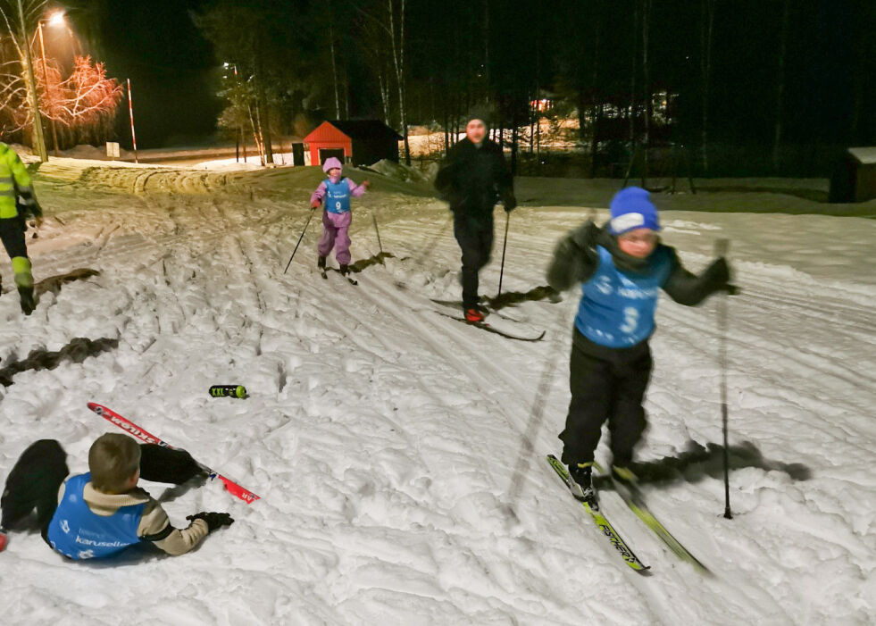 MYKLAND: Mandag kveld var det stor aktivitet i skiløypa ved Mykland skole, hvor Telenor–skikarusell ble arrangert. ALLE FOTO: HANNE CECILIE VANEBO–HØYLAND