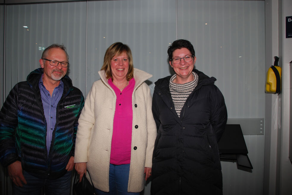 BRA: Jon Olav Vehus, Ellen Pettersen Vehus og Linda Dale fra Dølemo syntes konserten var veldig bra. FOTO: ANNA JOHANNE SVEINUNGSEN
