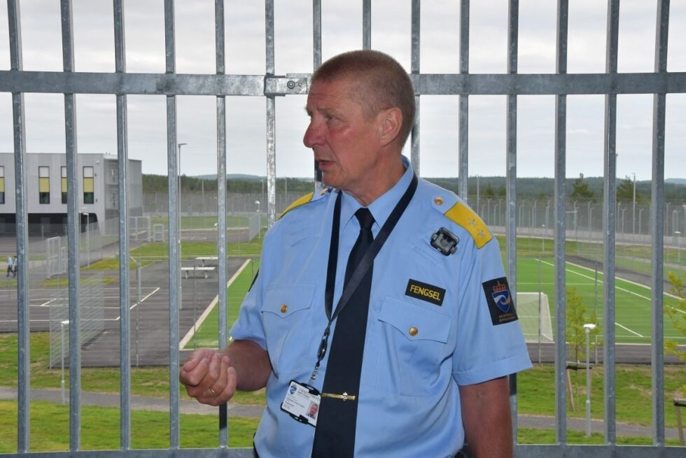 BEKREFTER: Fengselsleder Frank Moritz Tveiten Johansen, her avbildet i en tidligere sak, bekrefter at det er koronasmitte blant ansatte ved fengselet i Froland.