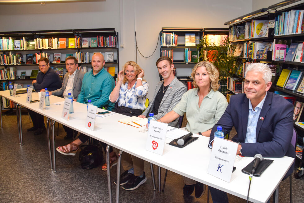 DEBATT: I morgen arrangerer Frolendingen valglørdag hvor ordførerkandidatene i Froland møtes til "partilederdebatt". Fra høyre; Frank Rørheim (Konservativt), Inger-Lene Håland (Arbeiderpartiet), Stian Omdalsmoen (FrP), Ingunn Fjærbu Roppestad (KrF), Frank Bjerg Sigvaldsen (Senterpartiet), John Magne Bjerga (Høyre) og Ørjan Sollie (SV). FOTO: RAYMOND ANDRE MARTINSEN