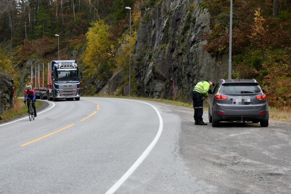 UP stoppet kjøretøy på begge sider av Osedalen