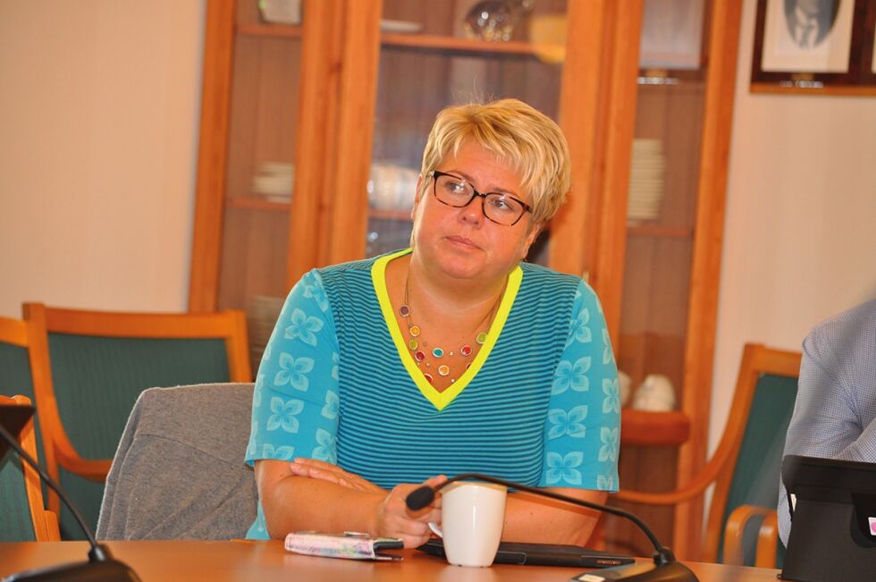 SKEPTISK: Mari Mykland (Sp) var en av flere politikere som ikke er fornøyd med at kommunen kan ende opp med deler av regningen for det som er et fylkeskommunalt ansvar.