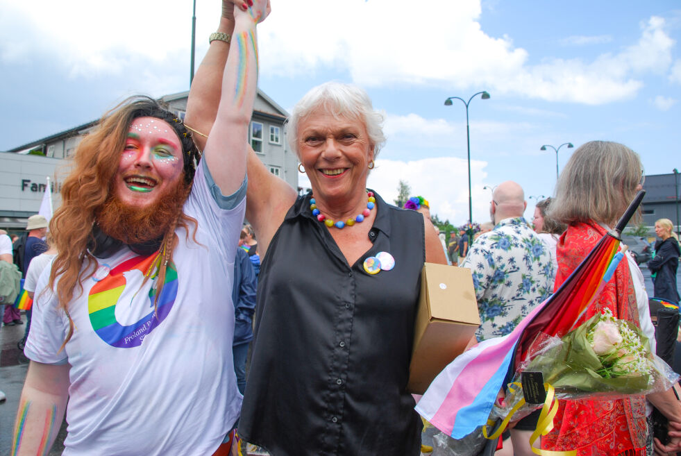 FROLAND: Kim Andreas Paulsen og Espen Esther Pirelli Benestad var begge overrasket over oppmøtet på Pride-markeringen i Froland og var godt fornøyd med den historiske markeringen. FOTO: ANNA JOHANNE SVEINUNGSEN