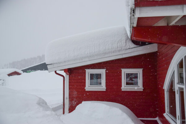 Venter mer snø – ber folk følge med på hustak