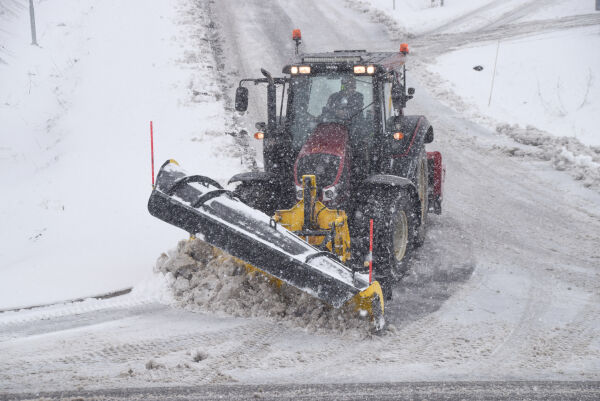 Se bilder fra snøværet i Froland