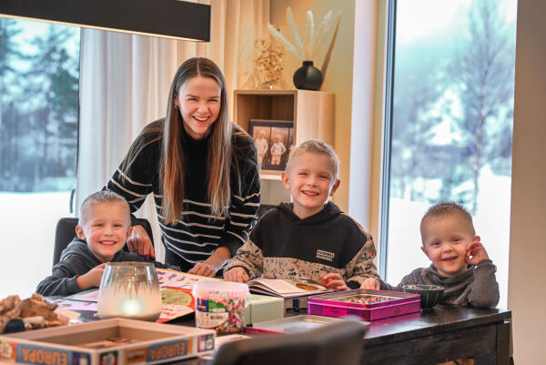 Salomo (7) går på skole hjemme på Risland
