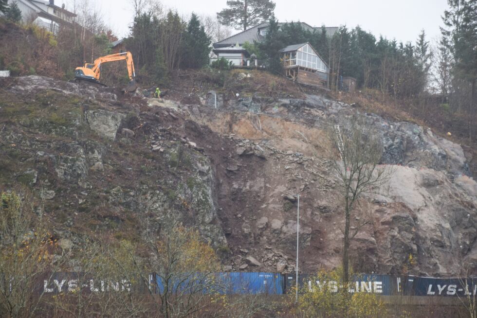 ARBEID: Jobben i kleiva beveger seg stadig nedover mot bunnen av Blakstadkleiva. Dette bilde er tatt 9. november. FOTO: RAYMOND ANDRE MARTINSEN