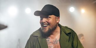 Avslørte hemmelig artist til Frolands-fest