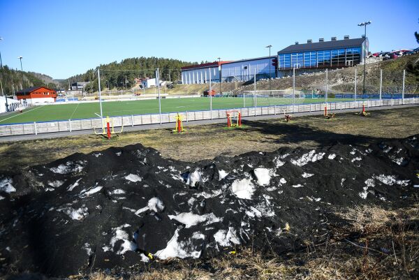 Tusenvis av små gummikuler på avveie