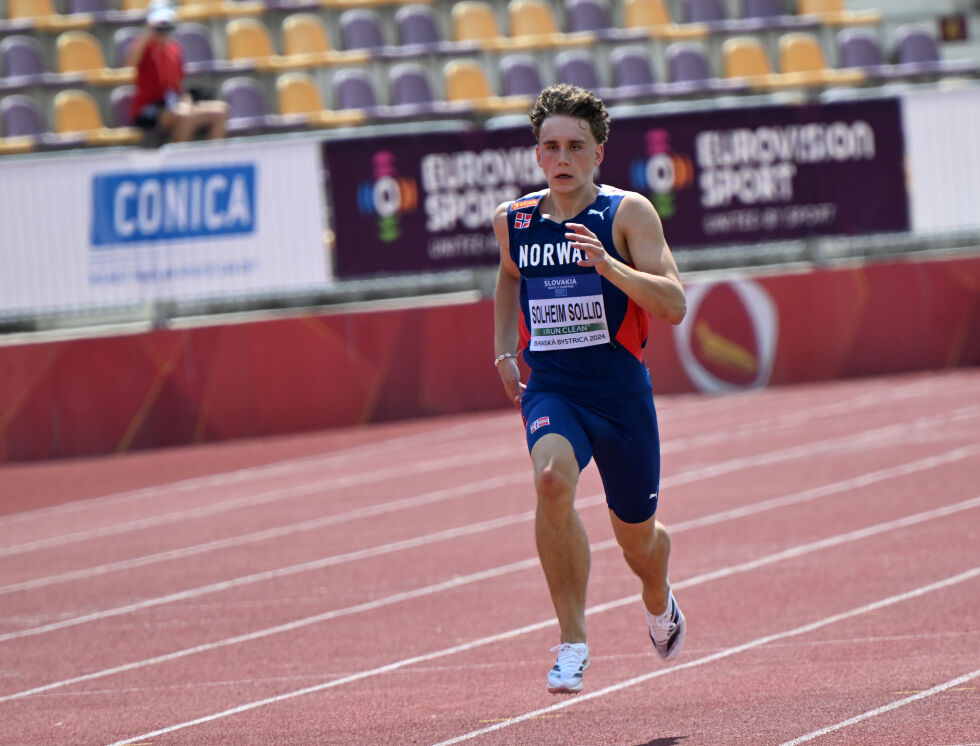 IKKKE FORNØYD: Elias Sollid var et stykke bak pers på 400 meter da han røk i forsøket på U-18 EM i Slovakia.
 Foto: Vestpress