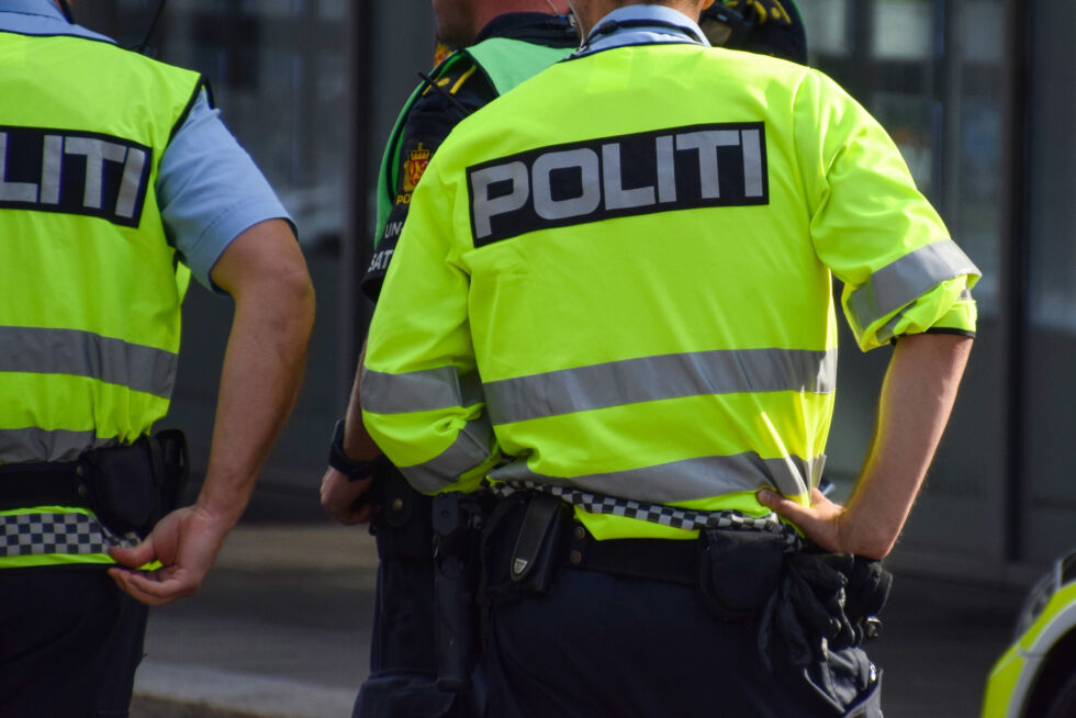 NARKOTIKA: Etter å ha undersøkt et beslaglagt nettbrett, reiste Politiet til en bopel i Froland hvor de fant mye hasj.  
FOTO: RAYMOND ANDRE MARTINSEN