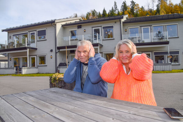 -Dette er uholdbart, man kan ikke ha en samtale utendørs