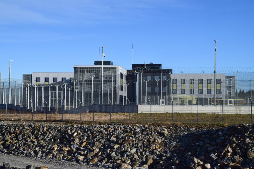 FROLAND: Fengslet på Blakstadheia har hatt flere tilfeller av koronasmitte i juni. Nå begynner flere pårørte og teste seg ut av karantene. FOTO: RAYMOND ANDRE MARTINSEN