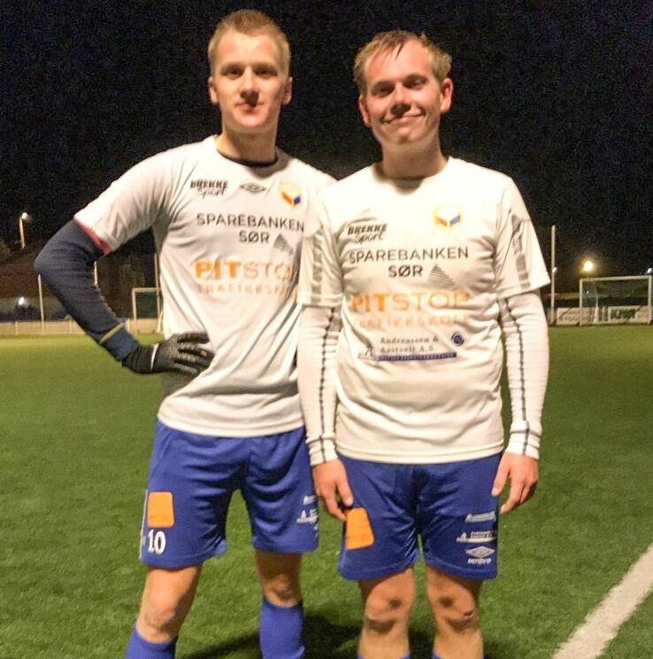 FOTBALL: Mathias Løvjomås Larsen og Olav Eppeland Hesthag.
 Foto: Reidun Eppeland