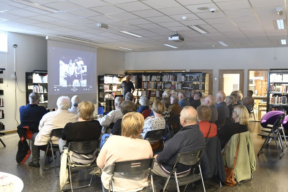 FOLKSOMT: Mange hadde tatt turen til biblioteket.
 Foto: Charlotte Lilleødegård Tvermyr