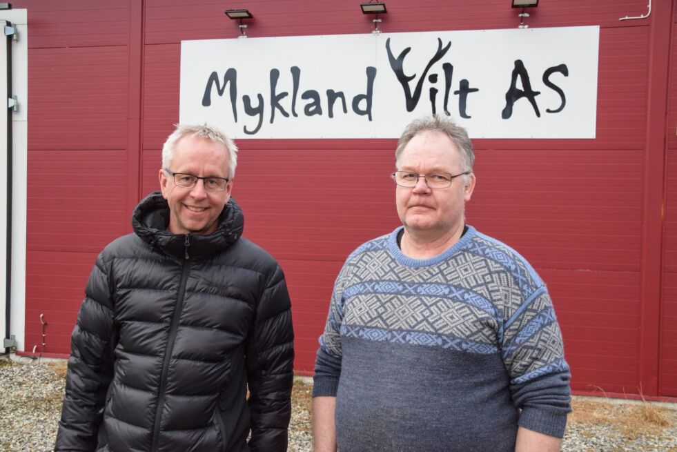 MORO: Jon Olav Østebøvik og Johnny Kile synes det er stas at Mykland Vilt har restauranten Under i Lindesnes på kundelisten. FOTO: RAYMOND ANDRE MARTINSEN